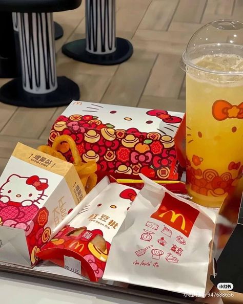 X Japan Mcdonalds, Japanese Fast Food, Hello Kitty Mcdonalds, Bean Pie, Mcdonald Menu, Plush Collection, Chocolate Company, Burger And Fries, Food Drinks Dessert