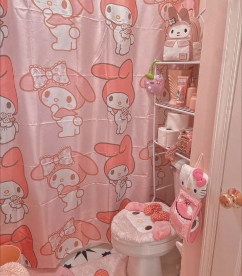 Hello Kitty Bathroom, Sanrio Room, Kawaii Room Ideas, Cute Bathroom Ideas, Hello Kitty Decorations, Girl Apartment Decor, Hello Kitty Bedroom, Nice Room, Hello Kitty House