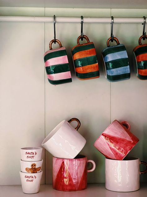 From bright stripes to groovy patterns, these hand-painted mugs from Anna + Nina makes mugs you'll want to put on display. They make great gifts too! Striped Bowl, Coffee Bar Station, Diy Pottery Painting, Anna Nina, Mug Display, Cappuccino Mugs, Hand Painted Mugs, Keramik Design, Christmas Interiors