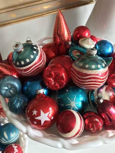 Glitter, Tumblr, 4th Of July, Vintage Christmas Ornaments, Retro Vintage, Vintage Christmas, Mason Jars, Welcome July, Patriotic Holidays