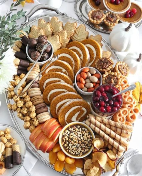 Get ready for a taste of fall with these Thanksgiving dessert board ideas! Mini pies, pumpkin-shaped chocolates, maple cookies, and charming turkeys in autumnal colors create a delightful spread. Feast your eyes on Heather Baird's sweet board from Sprinkle Bakes, radiating serious autumn vibes. And yes, we're definitely claiming all the Pumpkin Spice cake – thank you very much! Thanksgiving Dessert Charcuterie, Dried Apple Chips, Traditional Holiday Desserts, Thanksgiving Hacks, Dessert Boards, Party Boards, Dessert Charcuterie Board, Dessert Charcuterie, Maple Cookies