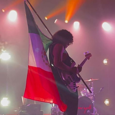 #concert #mexico #latina #latino #mexicanflag #live #music #guitarist #musician #omarapollo #omar #desvelladotour #tour #livemusic #latinolove #aesthetic #photography #concertphotography Latino 90s Aesthetic, Latin Pop Aesthetic, Spanish Aesthetic Playlist Cover, Latino Playlist Cover, Latin Music Playlist Cover, Latina Playlist Cover, Mexican Rock Aesthetic, Spanish Music Playlist Cover, Latin Playlist Cover