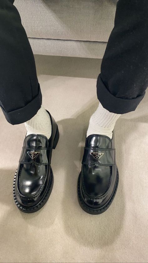 Prada Loafers Outfit Men, Loafers Summer Outfit, Prada Loafers Outfit, Loafers Shoes Outfit, Best Sandals For Men, Loafers Summer, Sneakers Shoes For Men, Loafers Men Outfit, Gents Shoes