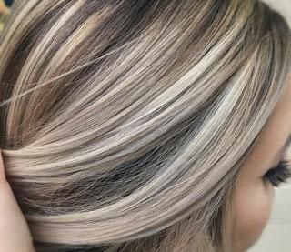 LOS MEJORES LOOKS PARA DISIMULAR LAS CANAS Ash Blonde Balayage, Ash Hair Color, Blond Balayage, Brown Hair With Blonde Highlights, Ash Blonde Hair, Super Hair, Blonde Hair With Highlights, Hair Flip, Hair Color Highlights