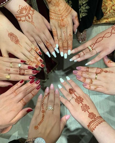 Henna And Nails, Henna On Nails, Nails With Henna, Arabian Nights Party, Pretty Henna, Henna Nails, Henna Night, Beauty Boost, Pretty Henna Designs