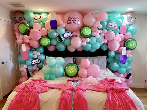 Custom balloon wall with spa details. Spa Balloon Ideas, Spa Party Balloons, Spa Party Backdrop Ideas, Kids Spa Party, Parade Ideas, Balloons Decor, Balloon Creations, Kids Spa, Spa Birthday Parties