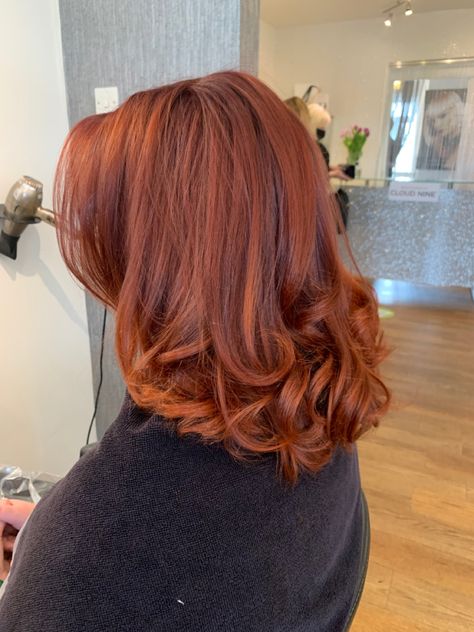 Ginger With Root Smudge, Auburn Root Smudge, Copper With Root Shadow, Copper Smudge Root, Copper Hair Root Smudge, Short Layered Copper Hair, Copper Ends Hair, Short Wavy Copper Hair, Copper Hair Mid Length