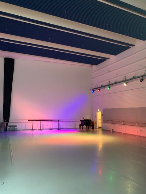 Dance Studio Lights, Aerial Studio Design, Dance Studio Lighting, Dance Studio Background, Dance Studio Ideas, Dance Studio Lobby, Dance Practice Room, Dance Studio Aesthetic, Aerial Studio