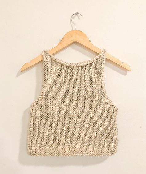 Knit Tank Top Pattern, Summer Knitting Patterns, Knit Top Patterns, Summer Knit Tops, Crochet Tank, Summer Knitting, Stockinette Stitch, Free Knitting Pattern, Yarn Needle