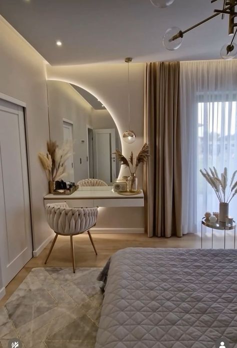 Bedroom Ideas Feminine, Ladies Bedroom Ideas, Rich Girl Room, Medium Bedroom Ideas, Classy Bedroom Interior, Classy Vanity, Modern Feminine Bedroom, Classy Bedroom Ideas, Feminine Room Decor