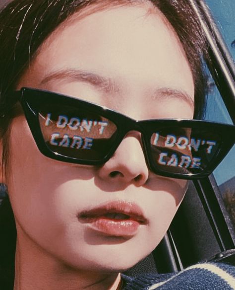 Aesthetic Savage, Savage Aesthetic, Savage Pics, Savage Girl, Jennie Kim, Square Sunglasses Women, Aesthetic Pictures, Sunglasses Women, Square Sunglass