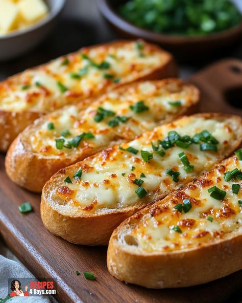 3-Cheese Garlic Bread Food No Cooking, Garlic Bread Photography, Quick Garlic Bread, Garlic Pizza Bread, Garlic Bread With Cheese, Garlic Breads, Delicious Shots, Chili Chicken Recipe, Recipe Easy Quick