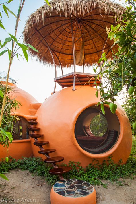 Unusual House, Dome Homes, Dome Building, Organic House, Earthship Home, Bubble House, Dome Home, Eco Architecture, Unusual Buildings