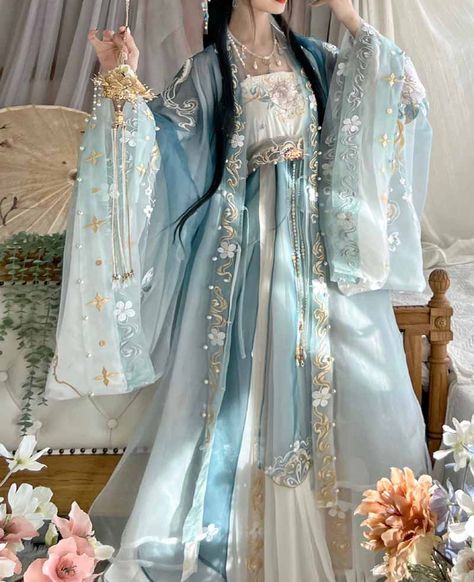 Hanfu Dress Princesses, Korean Hanfu, Blue Hanfu, Embroidery Traditional, Traditional Chinese Clothing, Traditional Asian Dress, Fairy Cosplay, Hanfu Traditional, Big Sleeves