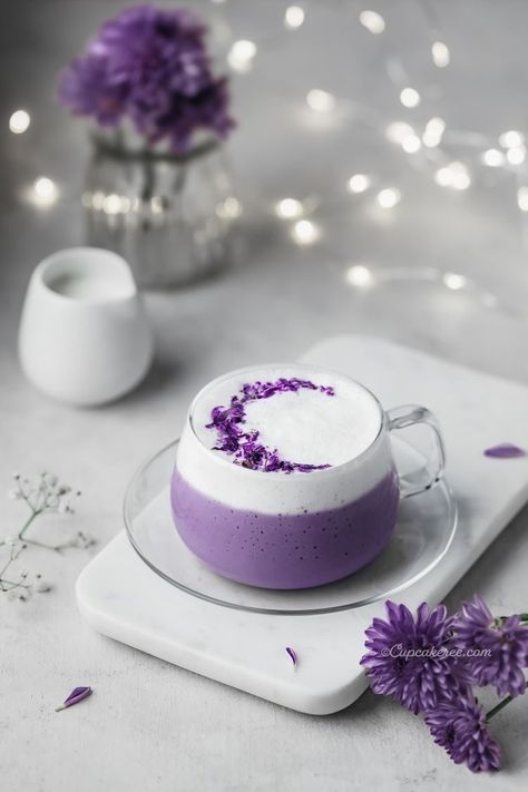 Purple Desserts, Yummy Sweet Potatoes, Purple Food, Purple Sweet Potatoes, Pretty Drinks, Gin Tonic, Sugar Rush, Latte Art, Cafe Food