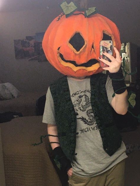 Box Head Ideas Cosplay, Fall Halloween Costume Ideas, Halloween Costume Pumpkin Head, Pumpkin Head Paper Mache, Pumpkin Head Halloween Costume, Grunge Halloween Costume Ideas, Pumpkin Head Oc, Diy Pumpkin Head, Pumpkin Head Art