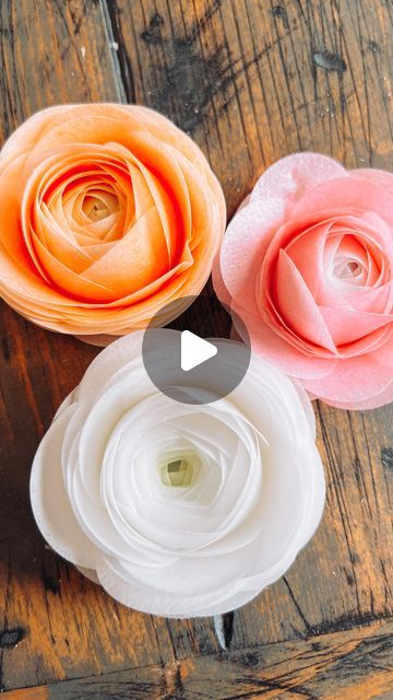 Sugarbird Cakery & Floral Co. - Cheryl Stager on Instagram: "How to make easy wafer paper ranunculus flowers. These are SO gorgeous and the perfect addition to a wedding cake. All you need is some wafer paper, some powdered food colouring, a round cookie cutter, and a mixture of glycerin and distilled water (or you can use piping gel) to attach each piece. . . . #sugarbirdcakeryfloral #ranunculus #paperflowers #diyflowers #waferpaperflowers #waferpaperranunculus #flowerstagram #flowersofinstagram #makingflowers #weddingcakeflowers #cakesofinstagram #cakestagram #cakedecorating #cakeart #cakeflowers" Cake Flowers Tutorial, Wafer Paper Tutorial, Paper Ranunculus, Diy Paper Flower Wall, Paper Flower Video, Piping Gel, Paper Flower Wall Art, Edible Flowers Cake, Sugar Flowers Cake