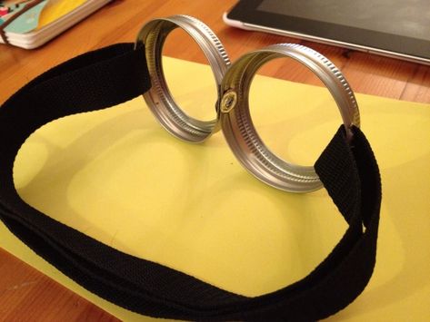 Minion Glasses, Diy Minion Costume, Minion Goggles, Minion Craft, Minion Costume, Diy Minions, Buzz Lightyear Costume, Minion Halloween, Minion Costumes