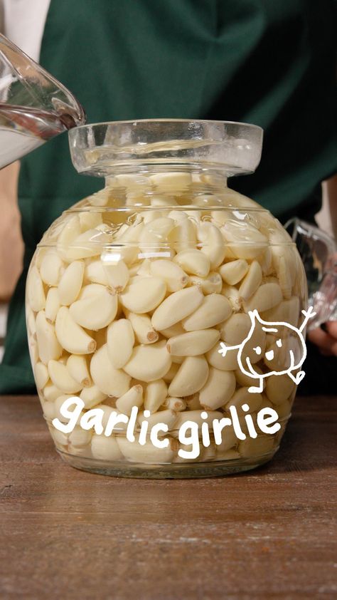 Korean Pickled Garlic Garlic Benefits, Pickled Garlic, India Food, Garlic Recipes, Trending Recipes, Healthy Eating Recipes, Easy Vegetarian, Grilled Meat, The Ultimate Gift