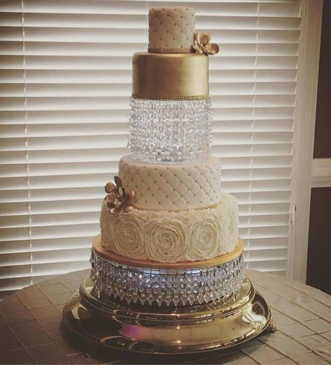 Cake Pillars, Chandelier Cake Stand, Metallic Cake, Chandelier Cake, Crystal Cake Stand, Wedding Cake Pearls, Acrylic Cake Stands, Wedding Cake Display, Rectangle Cake