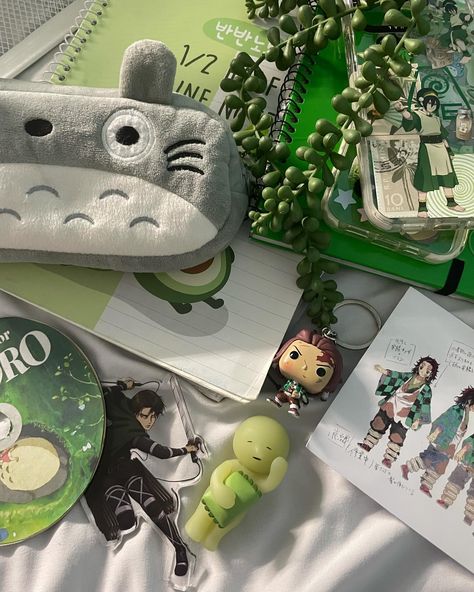 #pinterest #pinterestinspired #pinterestaesthetic #minimalistaesthetic #kawaiiaesthetic #stationeryaddict #stationerylover #backtoschool #aestheticstudent#pencilcase#animeaesthetic#muji#pencilcasetour#greenteaaesthetic#totoro#myneighbortotoro#studuoghibli#ghiblicore#totoropouch#totoropencilcase#demonslayer#tanjiro#green Lala Core, Totoro Aesthetic, Aesthetic Finds, Demonslayer Tanjiro, Green Items, Harry Potter Room Decor, Birthday Card Craft, Harry Potter Room, Studio Ghibli Art