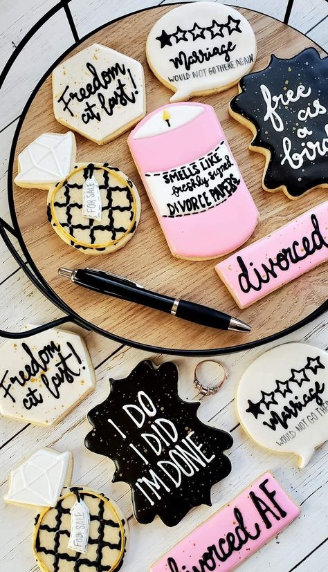 Single Girl Era, After Divorce Photoshoot, Divorce Celebration Ideas, Divorce Party Cake, Divorce Party Ideas, Divorced Af, Divorce Party Decorations, Breakup Party, Divorce Cake