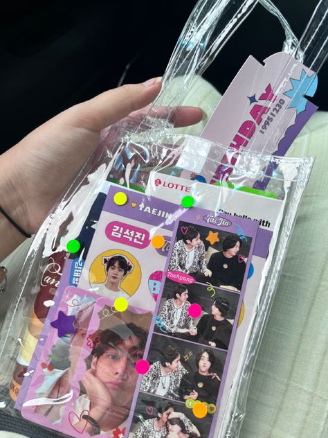 Bday Souvenir Ideas, K Pop Packaging, K-pop Concert Freebies, Kpop Event Ideas, Kpop Fan Merch, Kpop Party Ideas, Concert Freebies Kpop Ideas, Kpop Concert Freebies, Kpop Gifts Ideas