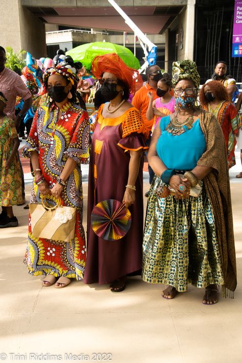 ladies on their way to worship and praise Caribbean Carnival, Cultural Diversity, Traditional Clothing, Trinidad, Design Inspo, Trinidad And Tobago, Traditional Outfits, Carnival, Dancing