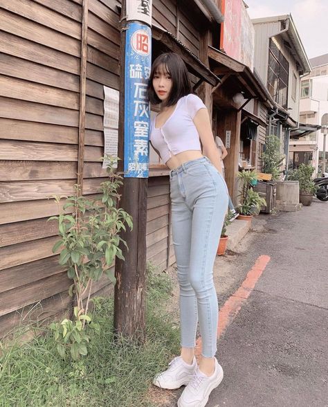 Skinyjeen Outfit Women, Fits Streetwear, Korean Fashion Outfits, Trendy Fits, Korean Casual Outfits, Korean Girl Fashion, Korean Fashion Trends, Ulzzang Fashion, Streetwear Fashion Women