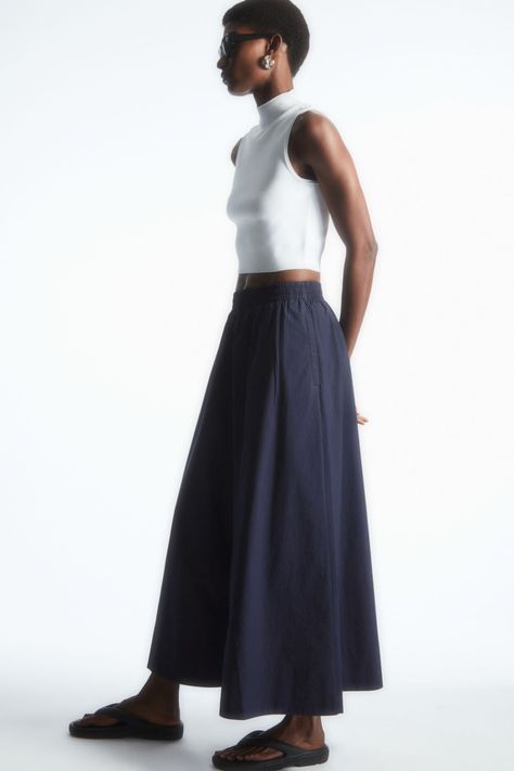 Cos navy lightweight culottes Culottes Outfit Summer, Navy Pants Outfit, Cos Outfit, Culottes Outfit, Linen Culottes, Summer Pants Outfits, Navy And Khaki, Wool Shop, Woman Silhouette