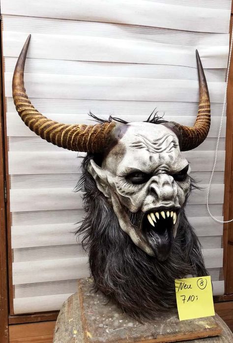 Maskenschnitzer Alois Kronthaler Krampus Mask, Demon Face, Halloween Props Scary, Rock Music Festival, Scary Mask, Send In The Clowns, Horror Artwork, Vampires And Werewolves, Masks Art