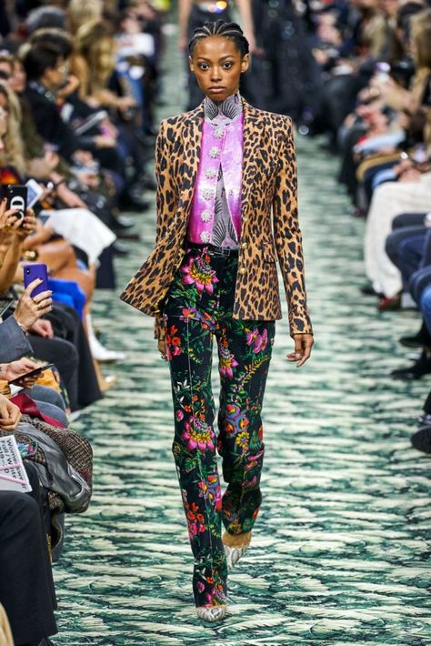 7 Fashion Trends To Rock in Tokyo This Winter - Savvy Tokyo Japanese Fashion Trends, Fall Styles, Funky Prints, Women Fashion Edgy, 2019 Fashion, Fashion Weeks, Paco Rabanne, Fashion Show Collection, Fashion Over 50