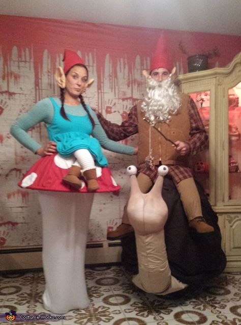 Natalie: My boyfriend and I spent all day creating our gnome costumes, but with a little spin. We look like we're sitting on things! Supported buy 2 homemade hoop skirts, we... Garden Gnomes Costume, Couples Costumes Creative, Gnome Costume, Creative Halloween Costumes Diy, Mushroom Costume, Costume Carnaval, Halloween Office, Best Couples Costumes, Halloween Costume Contest