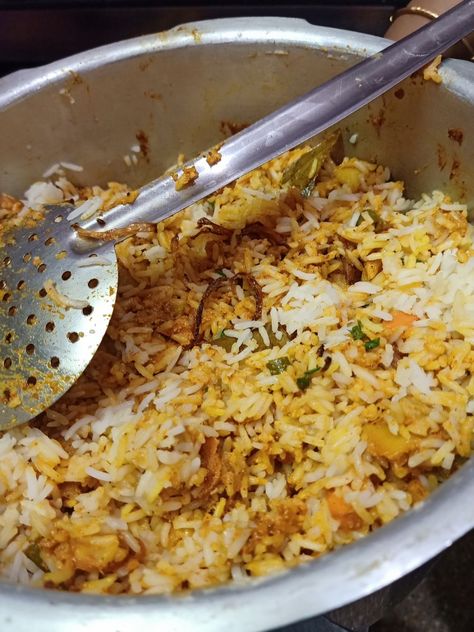 Veg Biryani, Dum Biryani, Download Hair, Ariel Winter, Delicacy Food, Food Vids, Clean Food, Abaya Designs, Homemade Food