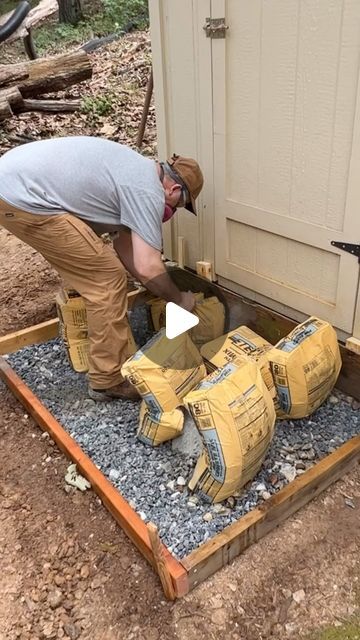 Dry Pour Concrete, Pour Concrete, Poured Concrete Patio, Diy Concrete Patio, Concrete Backyard, Cement Patio, Concrete Pad, Concrete Diy Projects, Christmas Float Ideas