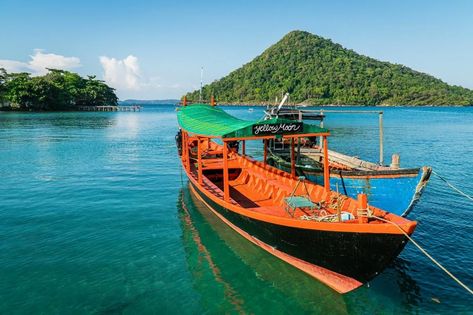 Koh Rong Samloem: Cambodia's little Paradise ⋆ Worldwide Walkers Phnom Penh, Koh Rong Samloem, Vietnam Vacation, Laos Vietnam, Asian Garden, Travel Drawing, Asia Travel Guide, Southeast Asia Travel, Travel Tourism