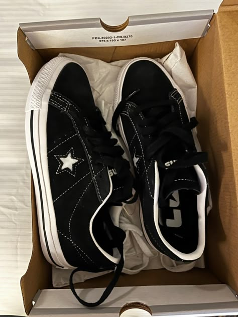 Star Shoes Outfit, Star Converse, Converse Star, Shoe Wishlist, Converse One Star, Cute Sneakers, Converse Black, Star Shoes, Shoes Outfit