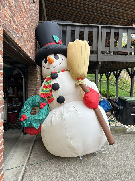 Outdoor Snowman, Happy Holidays Sign, Holiday Yard Decorations, Halloween Inflatables, Christmas Inflatables, Disco Lights, Holiday Signs, Yard Decor, Christmas Snowman