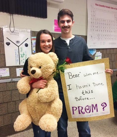 Promposal with a bear Bear Prom Proposal, Bear Homecoming Proposal, Wofo Posters, Bear Promposal, Country Homecoming, Prom Posals, Creative Prom Proposal Ideas, Cute Hoco Proposals, Bf Ideas