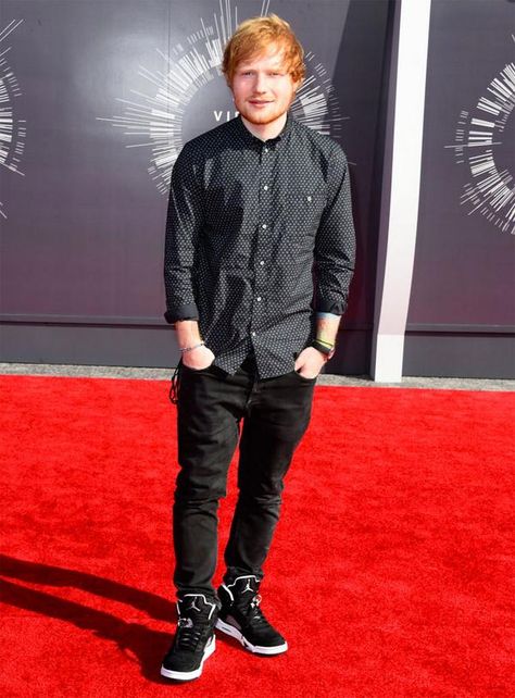 VMA winner Ed Sheeran in the "Oreo" Air Jordan 5 Retro. Ed Sheeran Concert Outfit, Jordan 5 Outfit, Vmas 2014, Ed Sheeran Concert, Vmas Red Carpet, Outfit Ideas Casual, Concert Outfit Ideas, Video Music Awards, Mtv Video Music Award