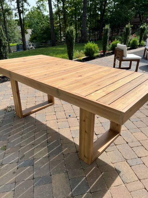 Diy Outdoor Dinner Table, Cedar Patio Table, Scrap Wood Table Diy, Diy Modern Outdoor Table, Cedar Outdoor Table, Diy Outdoor Table Dining, Patio Dining Table Decor, Patio Dining Ideas Outdoor, Backyard Table Ideas