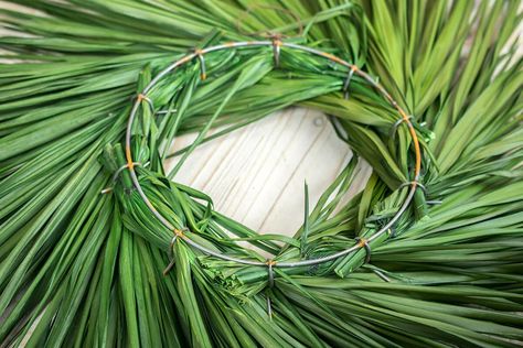 Palm Wreath, Tropical Christmas Decorations, Palm Tree Crafts, Palm Sunday Decorations, Christmas Tree Colour Scheme, Caribbean Christmas, Tropical Wreath, Florida Christmas, Coastal Christmas Decor