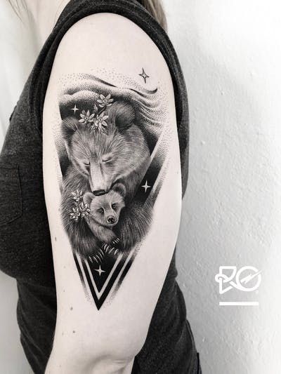 Mom Bear Tattoo, Realistic Animal Tattoos, Baby Bear Tattoo, Sorry Mom Tattoo, Mama Tattoo, Cubs Tattoo, Baby Tattoo Designs, Bear Tattoo Designs, Mom Tattoo Designs