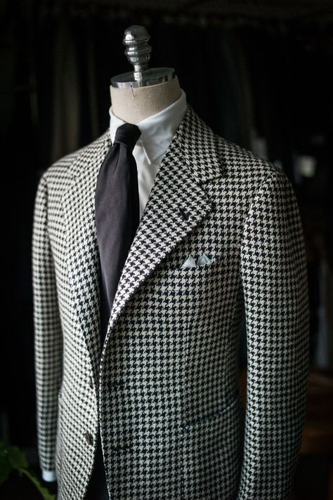 bntailor: “Bespoke hound tooth plaid sports coat ” Skin Rendering, Houndstooth Suit, Mens Dress Hats, Alligator Dress Shoes, Choli Dress, Suit Styles, Casual Fashion Style, Outwear Fashion, Italian Suit