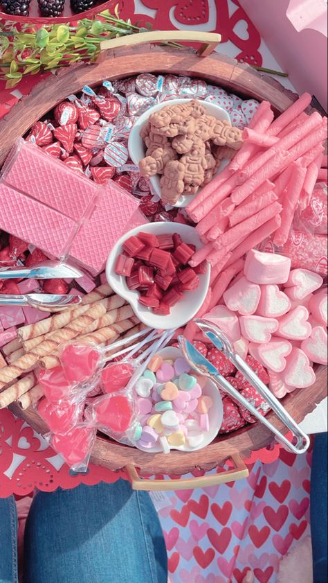 Pink Snacks, Birthday Sleepover, Birthday Barbie, Birthday Snacks, Sleepover Food, Junk Food Snacks, Party Snack, Sleepover Ideas, Pink Foods