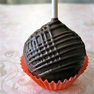 Easy Cakepops, Black Cake Pops, Cake Pop Receita, Cake Pop Tutorial, Dessert Halloween, Cake Ball, Chocolate Pops, Pop Cupcakes, Black Cake