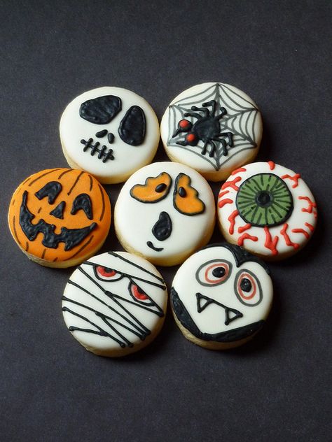 Halloween Decorated Cookies, Biscuits Halloween, Pasteles Halloween, Dessert Halloween, Cookies Halloween, Dulces Halloween, Halloween 23, Halloween Cookies Decorated, Halloween Sugar Cookies