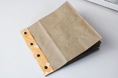 From Dahlias to Doxies: Brag Books from Paper Lunch Sacks. Good tutorial, and for a change, the finished book with photos in place. Cartonnage, Brag Books, Paper Bag Books, Brown Paper Lunch Bags, Handmade Journals Diy, Paper Sack, Paper Bag Scrapbook, Paper Bag Album, Paper Bag Crafts