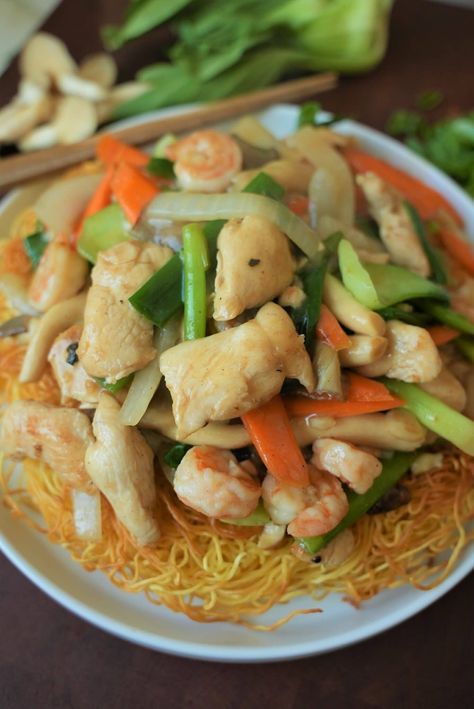 Hong Kong Chow Mein Cj Eats Recipes, Hong Kong Chow Mein, Tai Food Recipes, Crispy Chow Mein, Crispy Chow Mein Noodles, Cj Eats, Pan Fried Noodles, Crispy Noodles, Asian Noodle