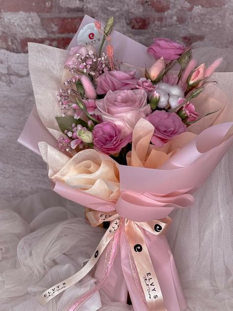 Flower Bouquet Roses, Arrangement Flowers, Pink Flower Bouquet, Diy Bouquet Wrap, Luxury Flower Bouquets, Bouquet Roses, Pink Travel, Flower Bouquet Diy, Flower Box Gift